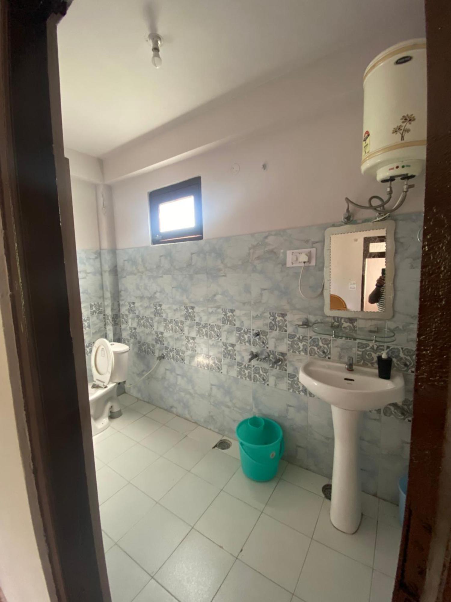 Freedom Cafe Hotel Kalgha Екстериор снимка