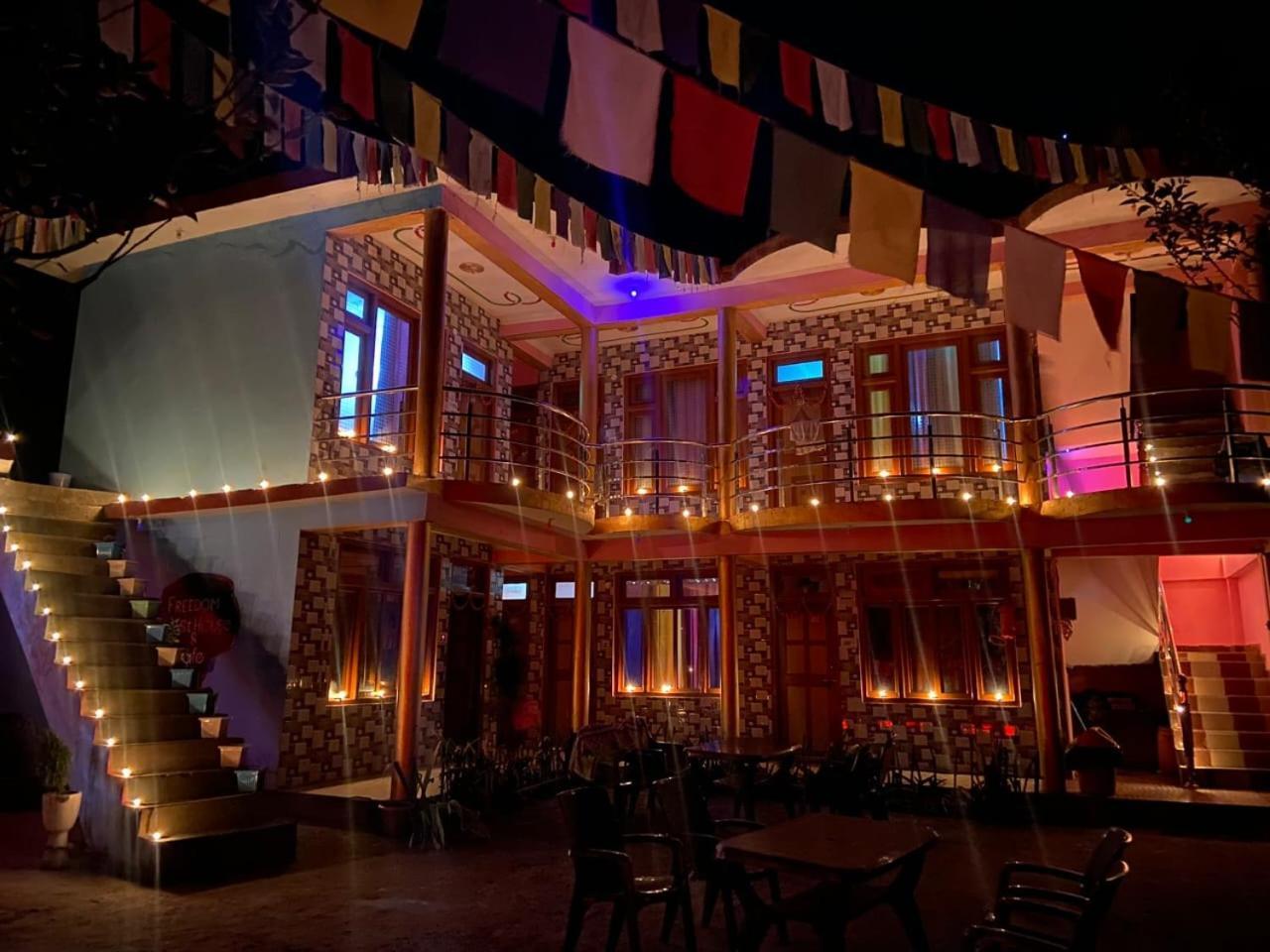 Freedom Cafe Hotel Kalgha Екстериор снимка