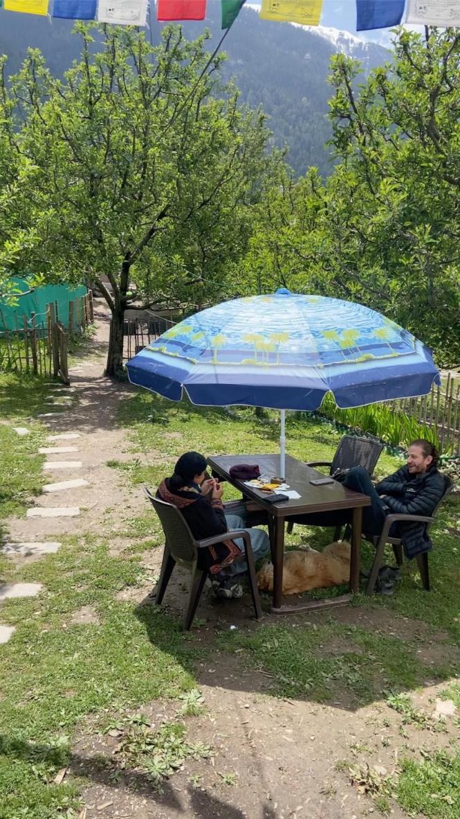 Freedom Cafe Hotel Kalgha Екстериор снимка