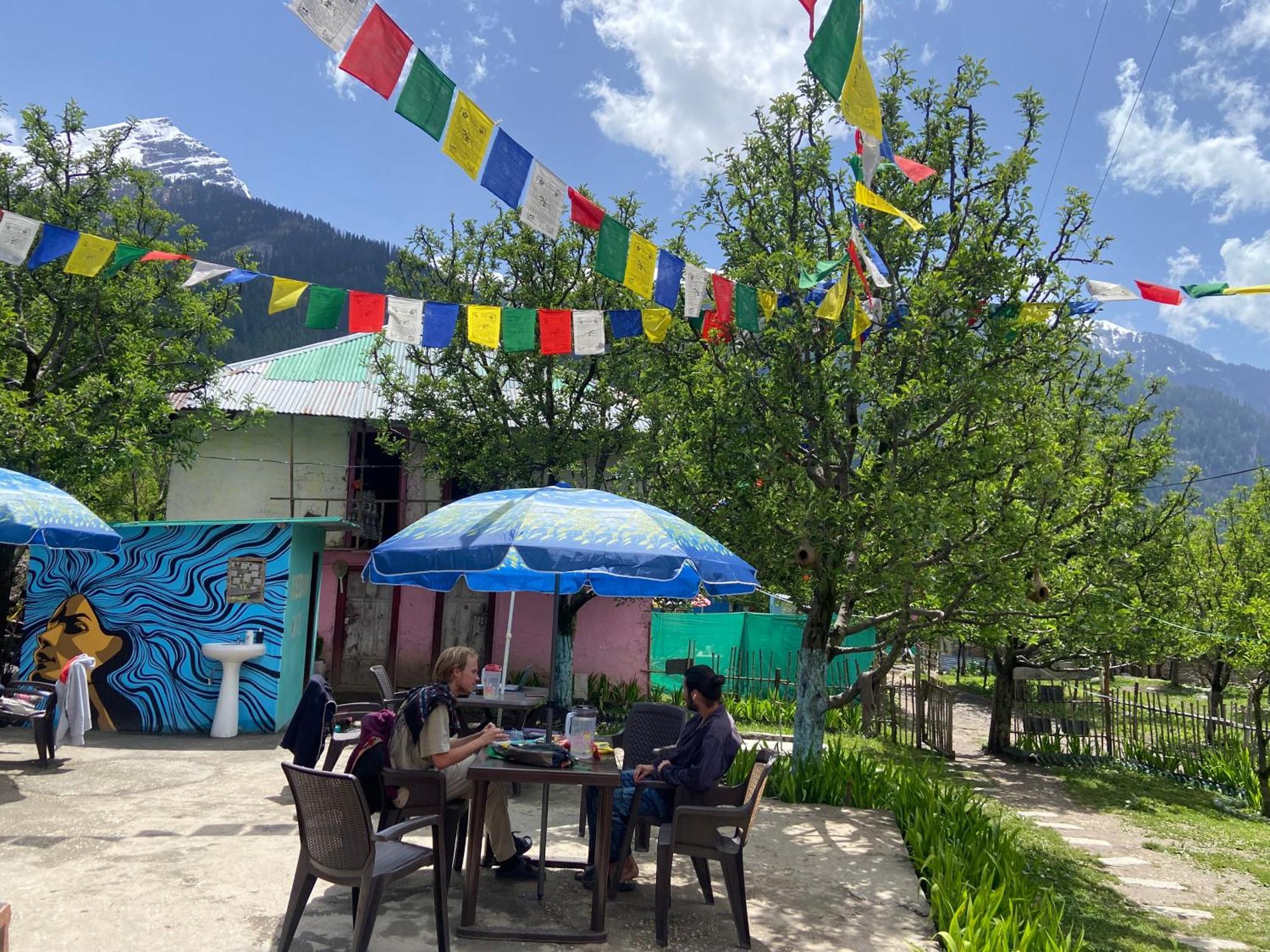 Freedom Cafe Hotel Kalgha Екстериор снимка