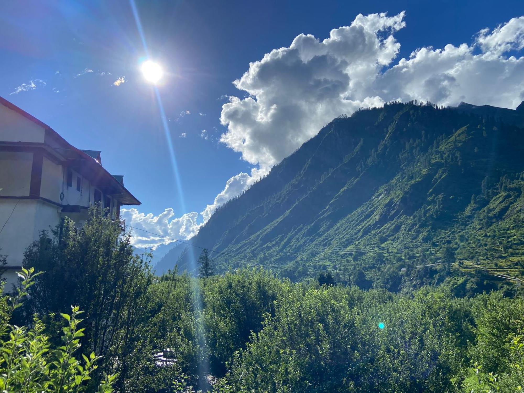 Freedom Cafe Hotel Kalgha Екстериор снимка