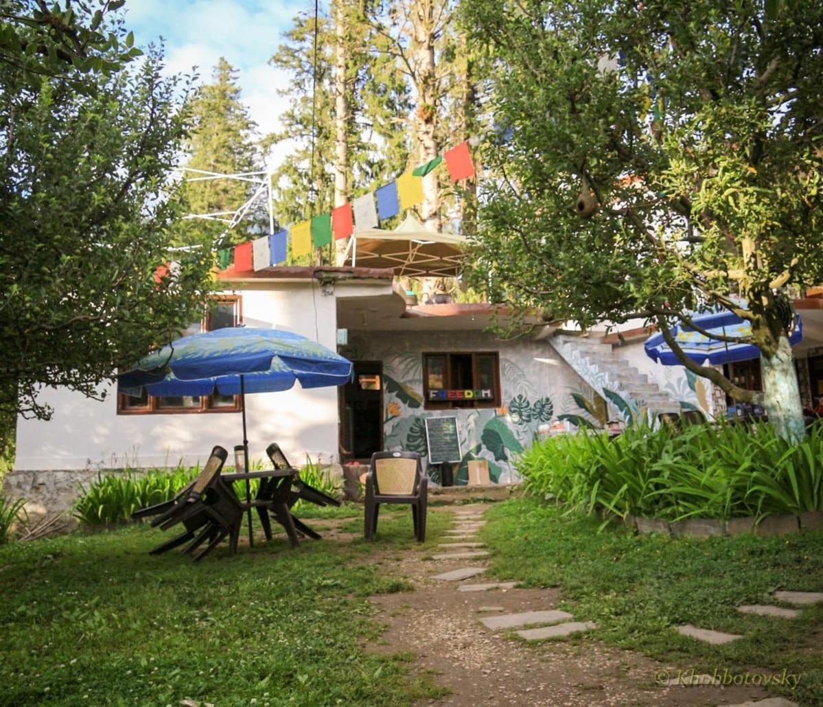 Freedom Cafe Hotel Kalgha Екстериор снимка
